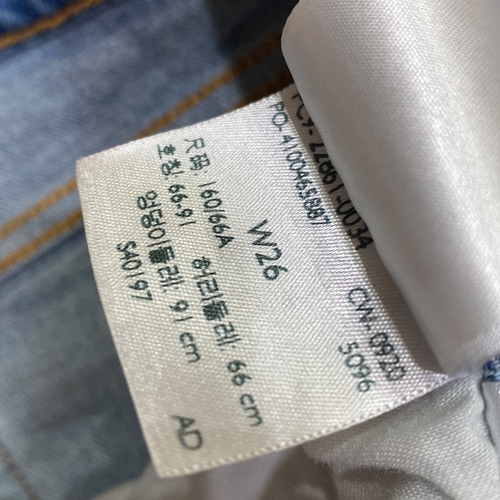 2 pairs of button fly Levis - Picture 7 of 7